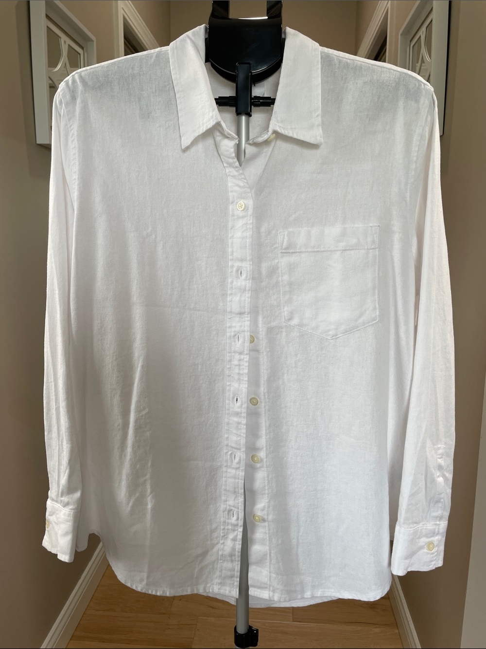 GAP White Long-Sleeve Casual Button-Down Shirt